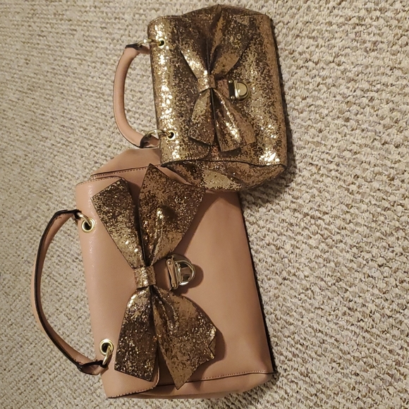 Apt. 9 Handbags - Apt. 9 Matching Set